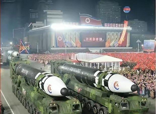 美国为啥始终不敢对朝鲜动手？真相太现实一句话先讲死结论：美国有能力打，但绝对不敢