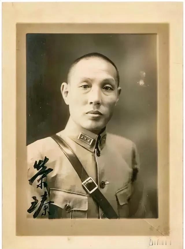 他是“九一八事变icon”的直接罪人，在抗战中创造了三个之最，少帅都甘拜下风，他
