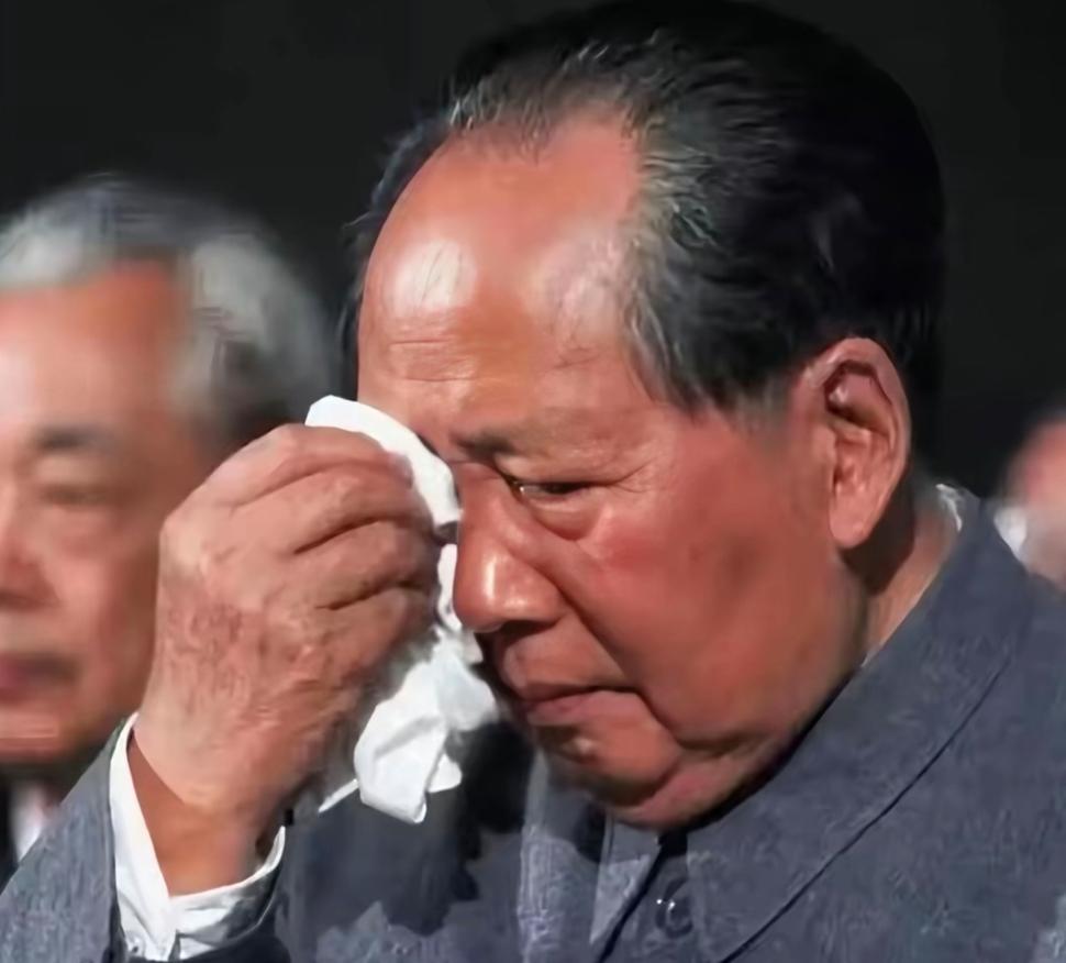伟人有泪不轻弹，只是未到伤心处：1952年抗美援朝结束，志愿军凯旋而归，那么多英
