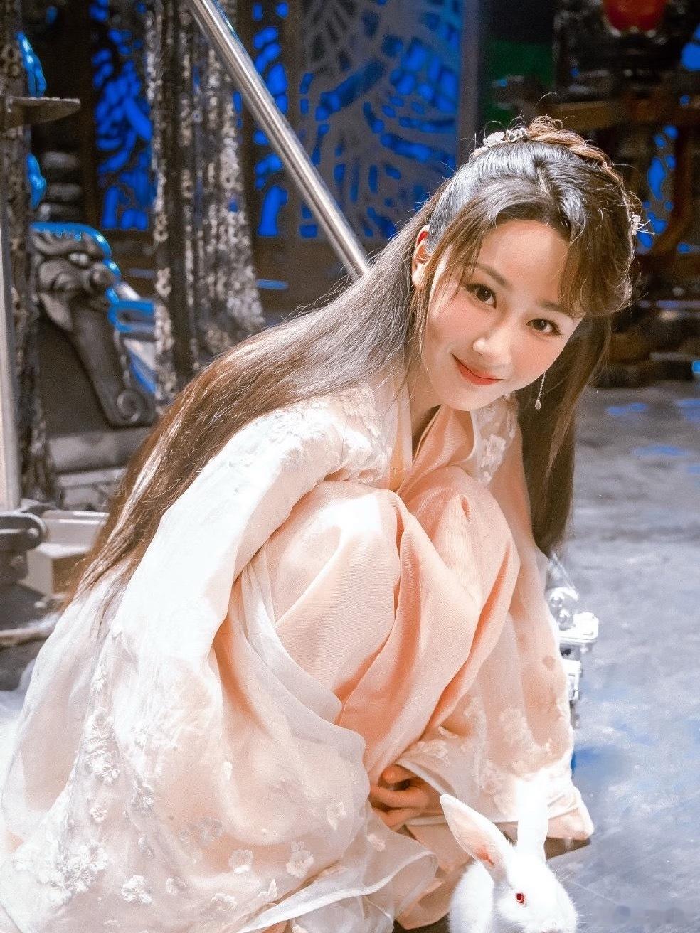 看到热搜愣住……香蜜最后一帧，原来藏着家业。鸡皮疙瘩起来了，这就是角色的宿命感吧