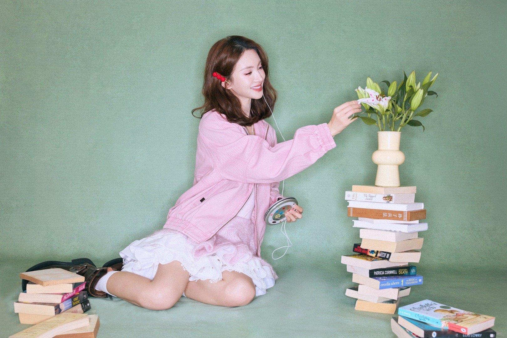 金晨状态也太好了！笑容亲和力拉满，不愧是“大喜”，一出现就让人心情明亮。 