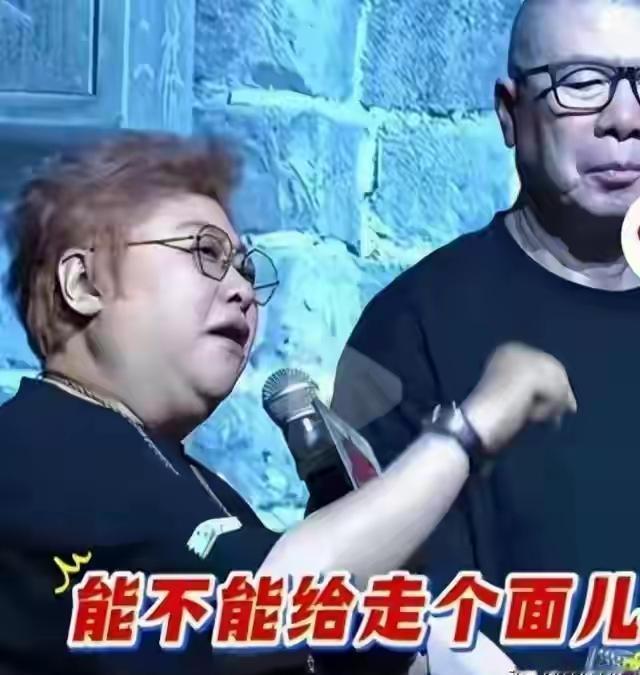 这表情一看就是大姐大的派头