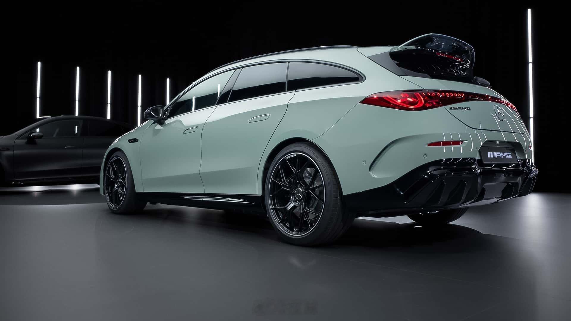 梅赛德斯-AMG正式发布了全新纯电动 AMG CLA 45 轿车与 Shooti