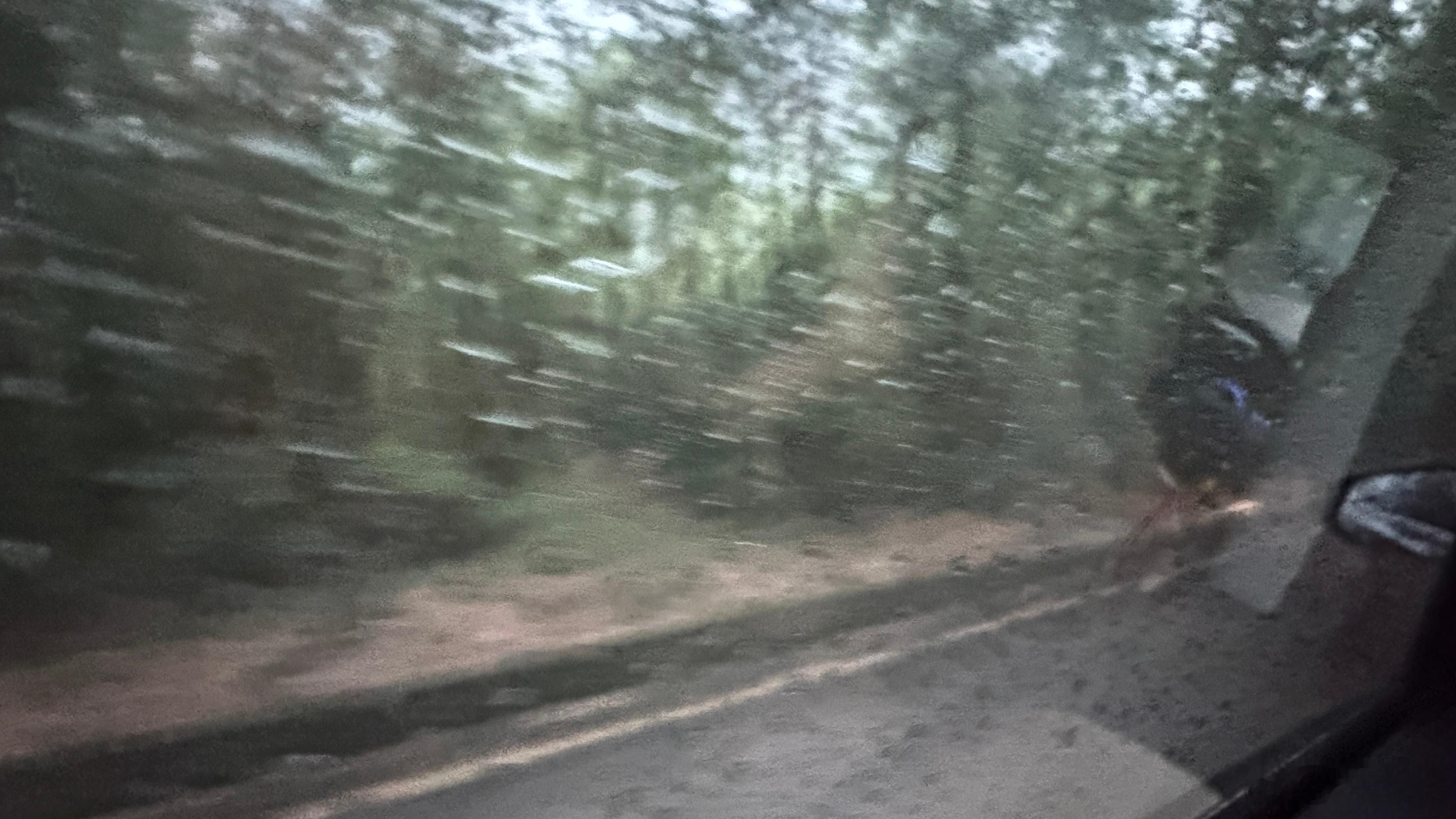 大雨滂沱，中冠联赛 英德赛区正在进行的比赛被迫暂停，不知道广东晨星创尔特一会的比