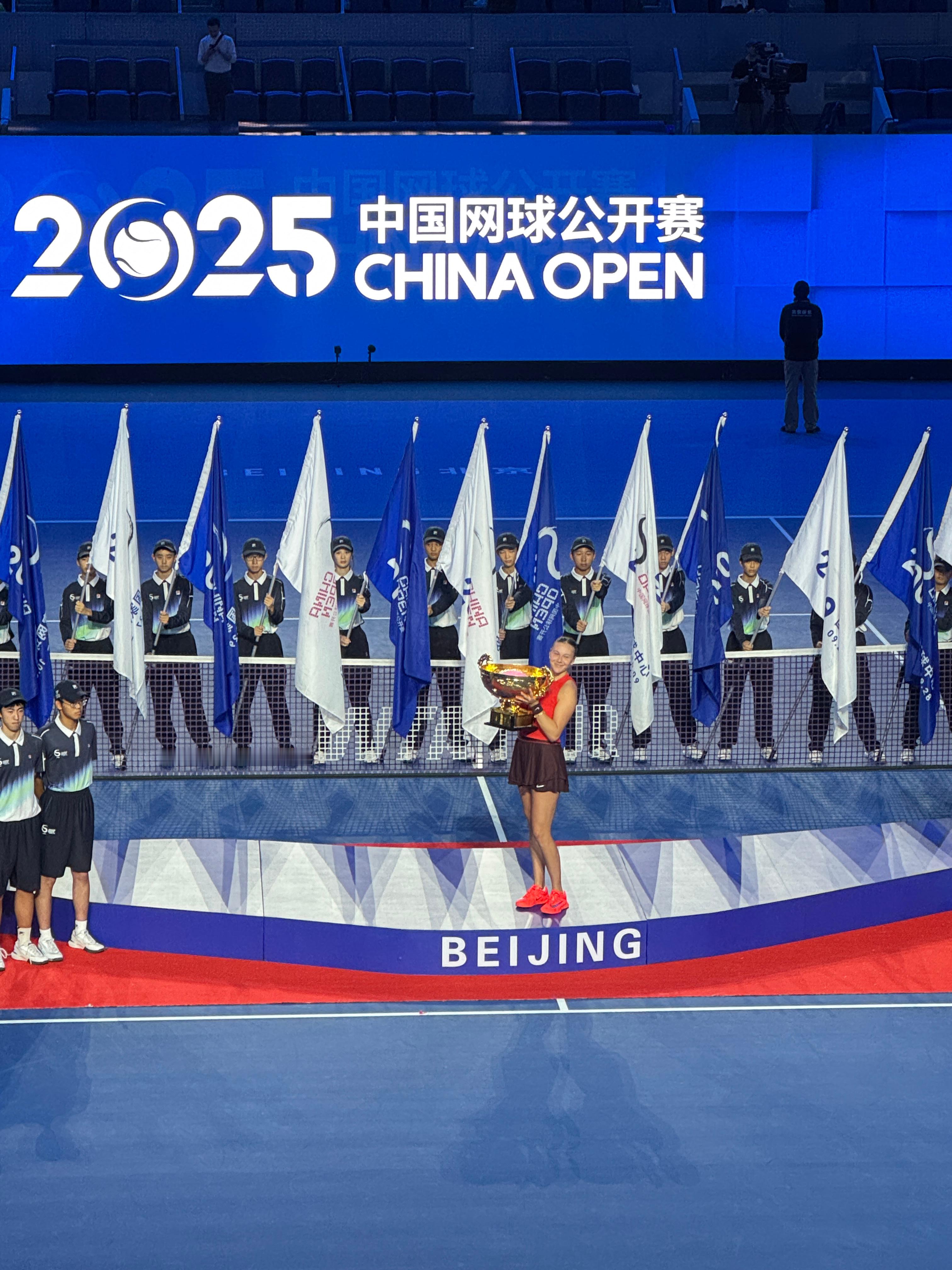 阿尼西莫娃！！！捧起中网2025冠军奖杯🏆诺斯科娃！！！收获中网2025亚军奖