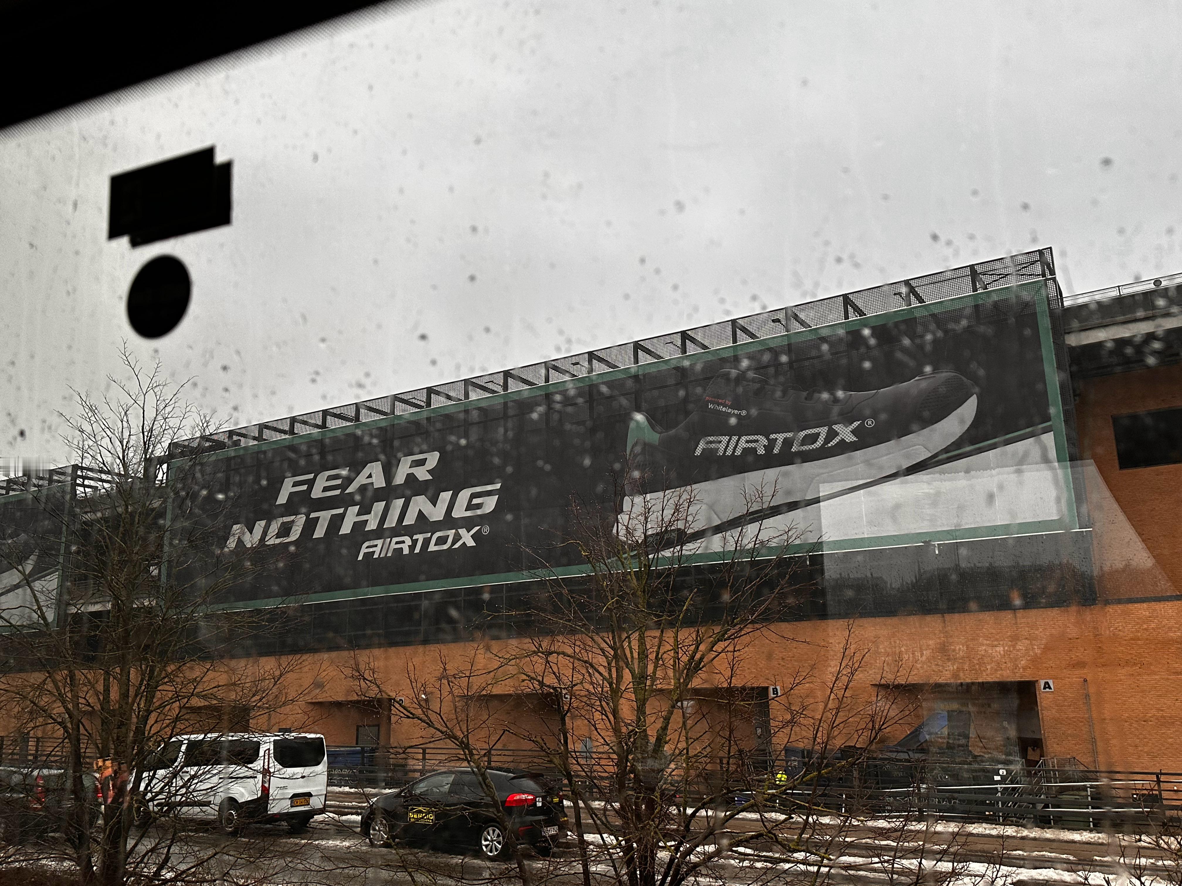 哥本哈根 街头广告 AIRTOX Fear Nothing球鞋广告球鞋广告画鞋控