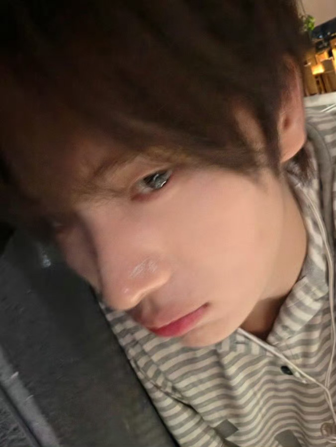 我那会儿忧郁自拍也这样 