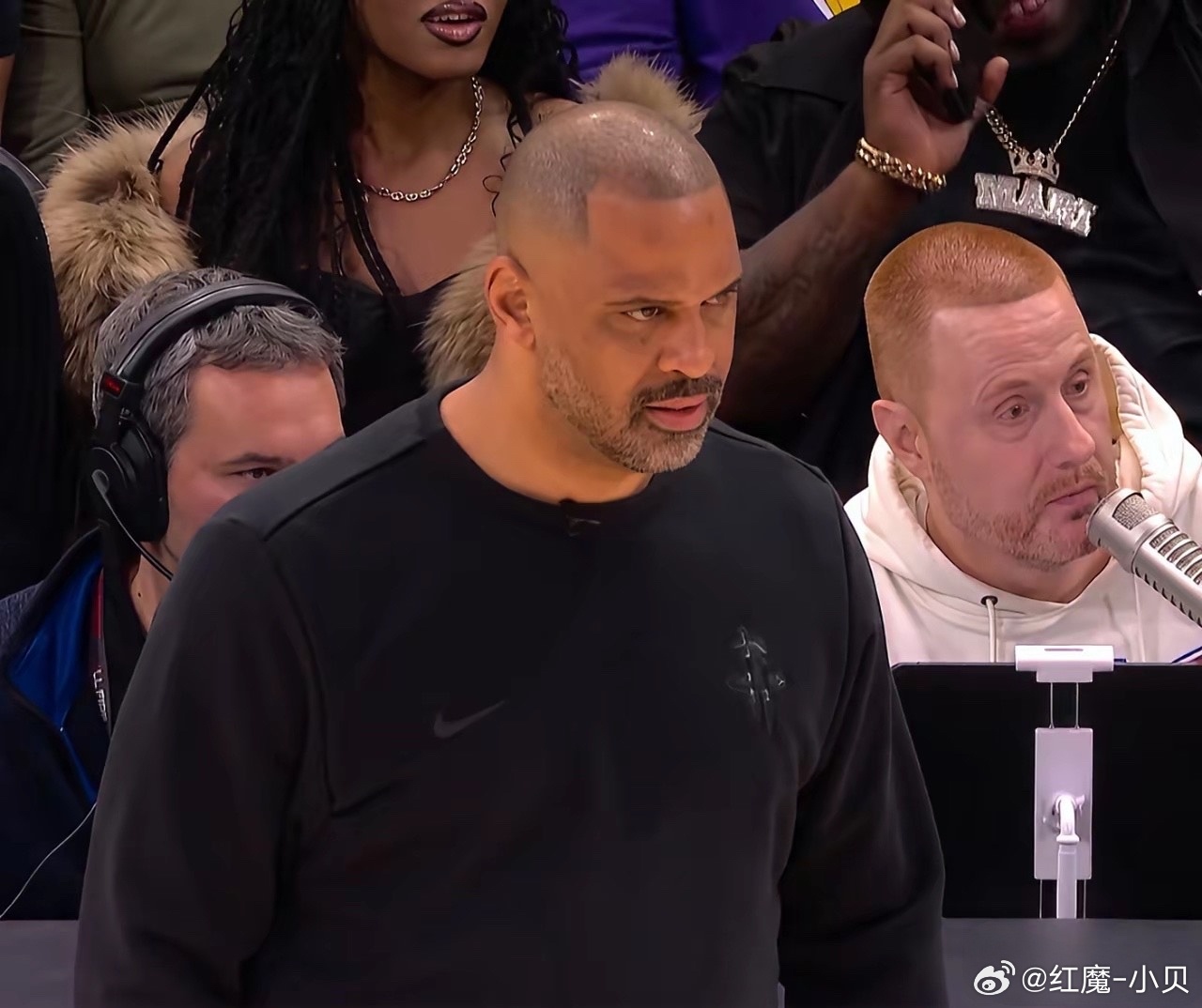 愚蠢的乌度卡！这可不是我说的，而是央视体育周鹏老师愤怒喊出来的。火箭主场对阵湖人