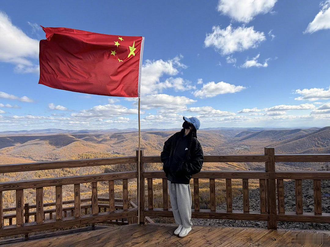 杨幂打卡大兴安岭 杨幂发来国庆出游明信片🎑打卡了好多内蒙古景点[打call] 