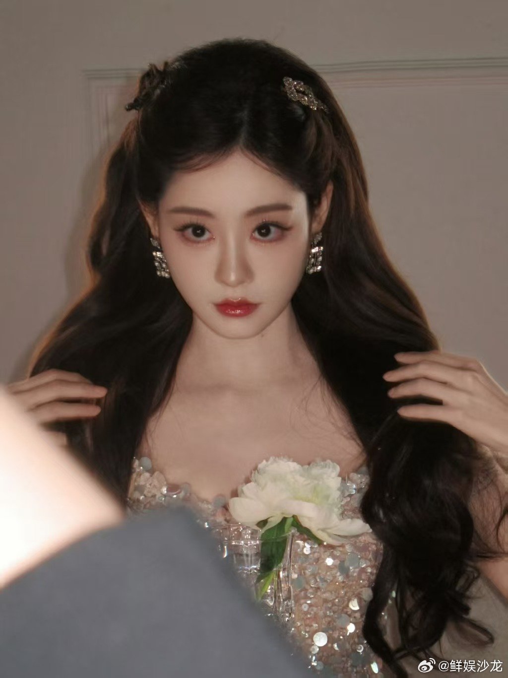 祝绪丹在为进组做准备 祝绪丹已做好进组准备，衣服妆造试装完成，未来日程紧凑有序，