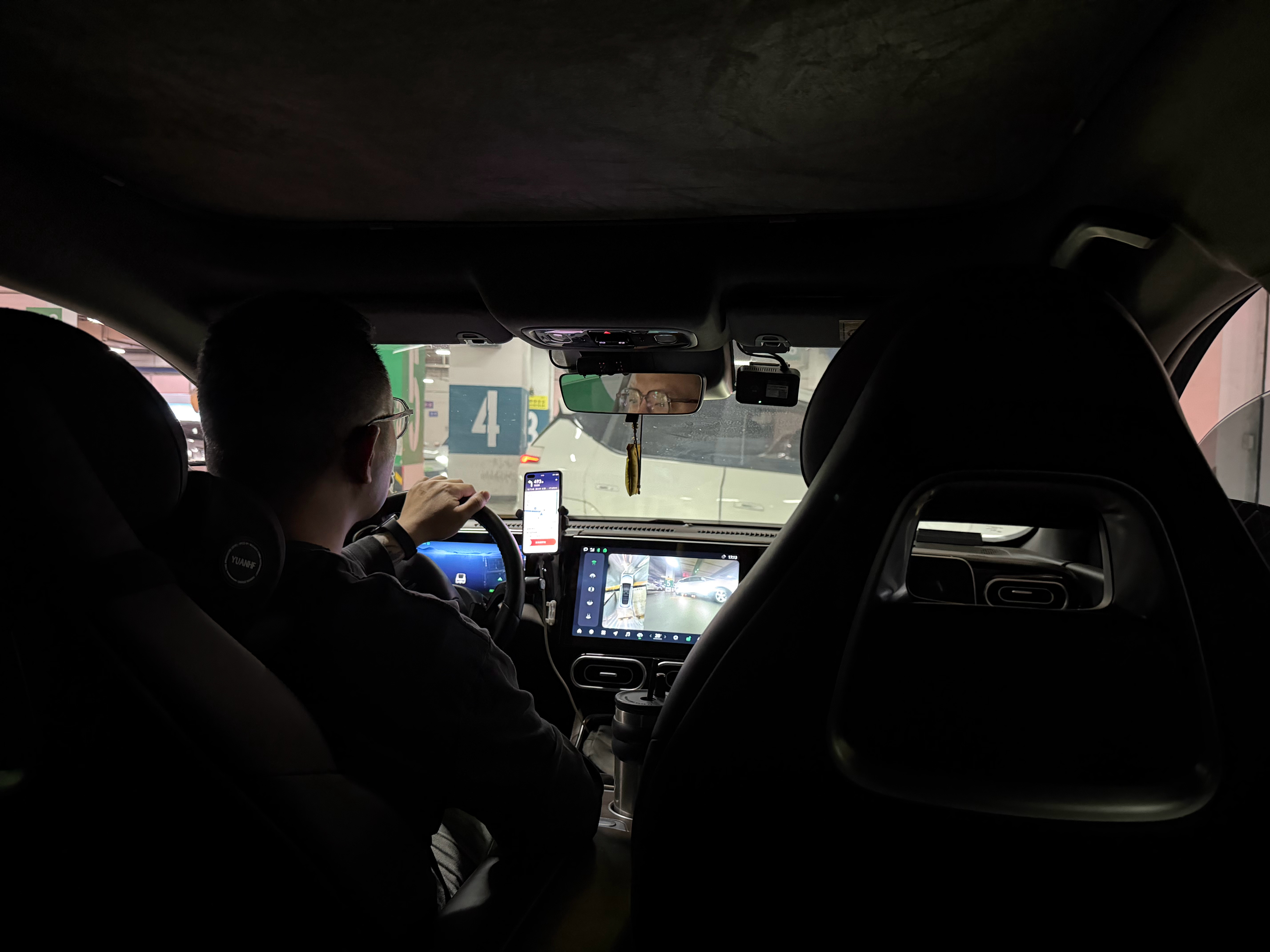 杭州东站的网约车点怎么已经进化成这样了不知道的以为进的是商城，而且这个打车排队体