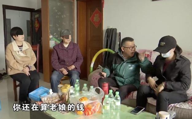 老两口拆迁分了6套房，还有93万存款，算是晚年能安享清福的好事，结果就因为分房时