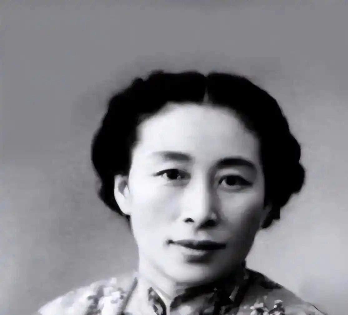 傅涯晚年赴台前向子女坦白：世人皆知她是陈赓遗孀，却不知她此行真正要见的，是海峡对