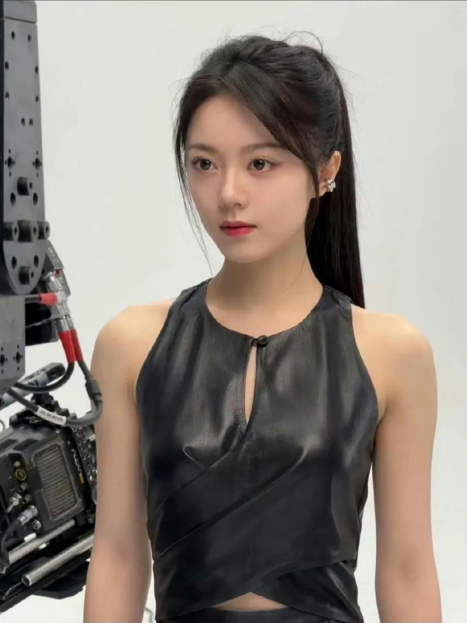 赵今麦这御姐气质，真的是拿捏得死死的[爱慕]