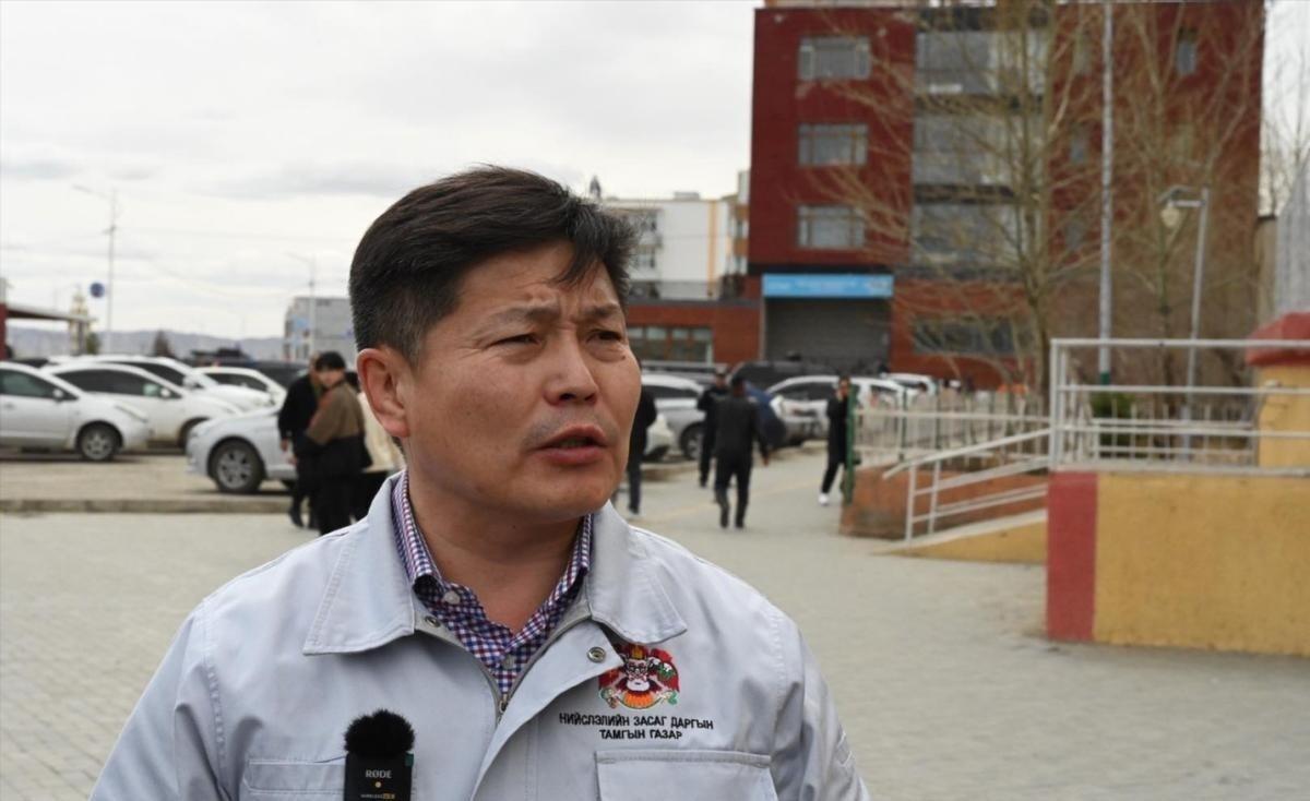 蒙古新总理乌其尔勒真狠！上任才50天，直接在菜市场把首都市长给撸了。这哪是查肉价