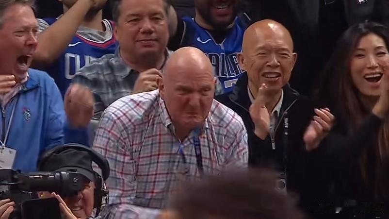 快船要是打不赢跟联盟的官司，下一步就是只能出售球队换老板了。

快船目前还是只停
