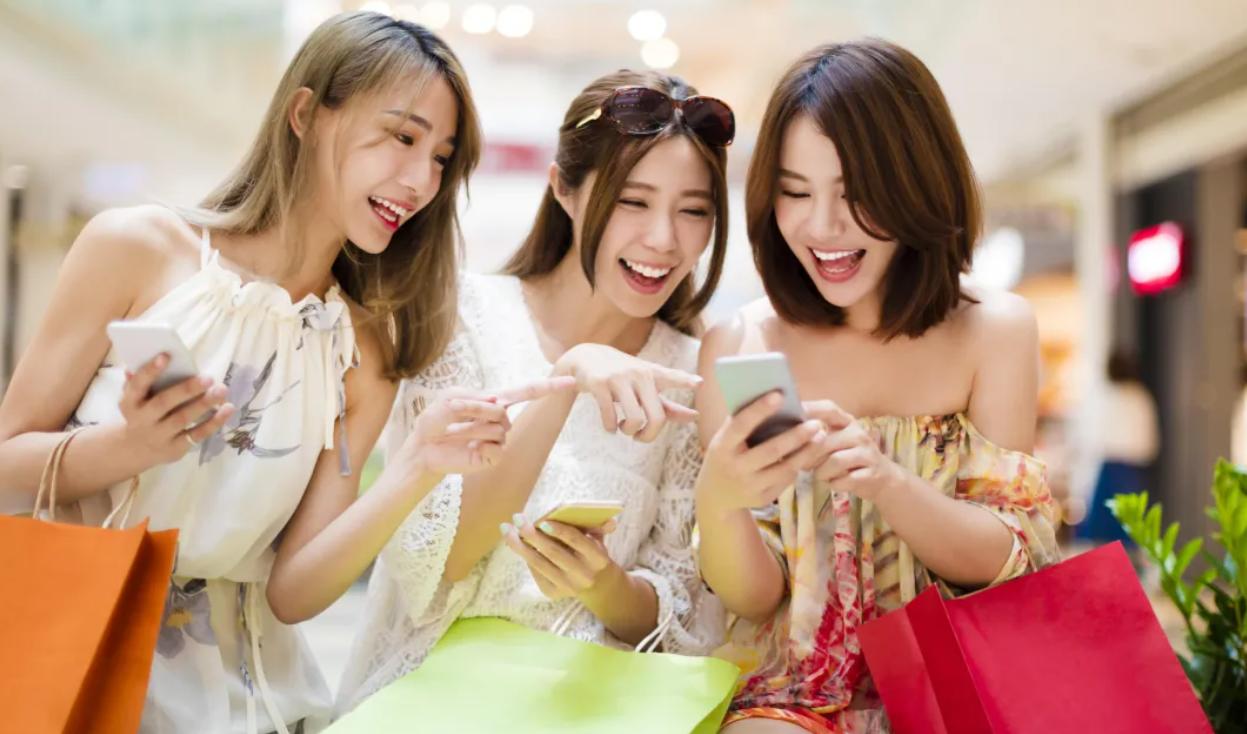 《扩大消费“十五五”规划》的核心发力方向很清晰：重点从商品消费转向服务消费。今年