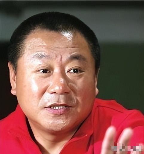 [太阳]1988年，范伟在母亲的逼促下，和一名护士相亲，谁知，对方不仅不说话，连