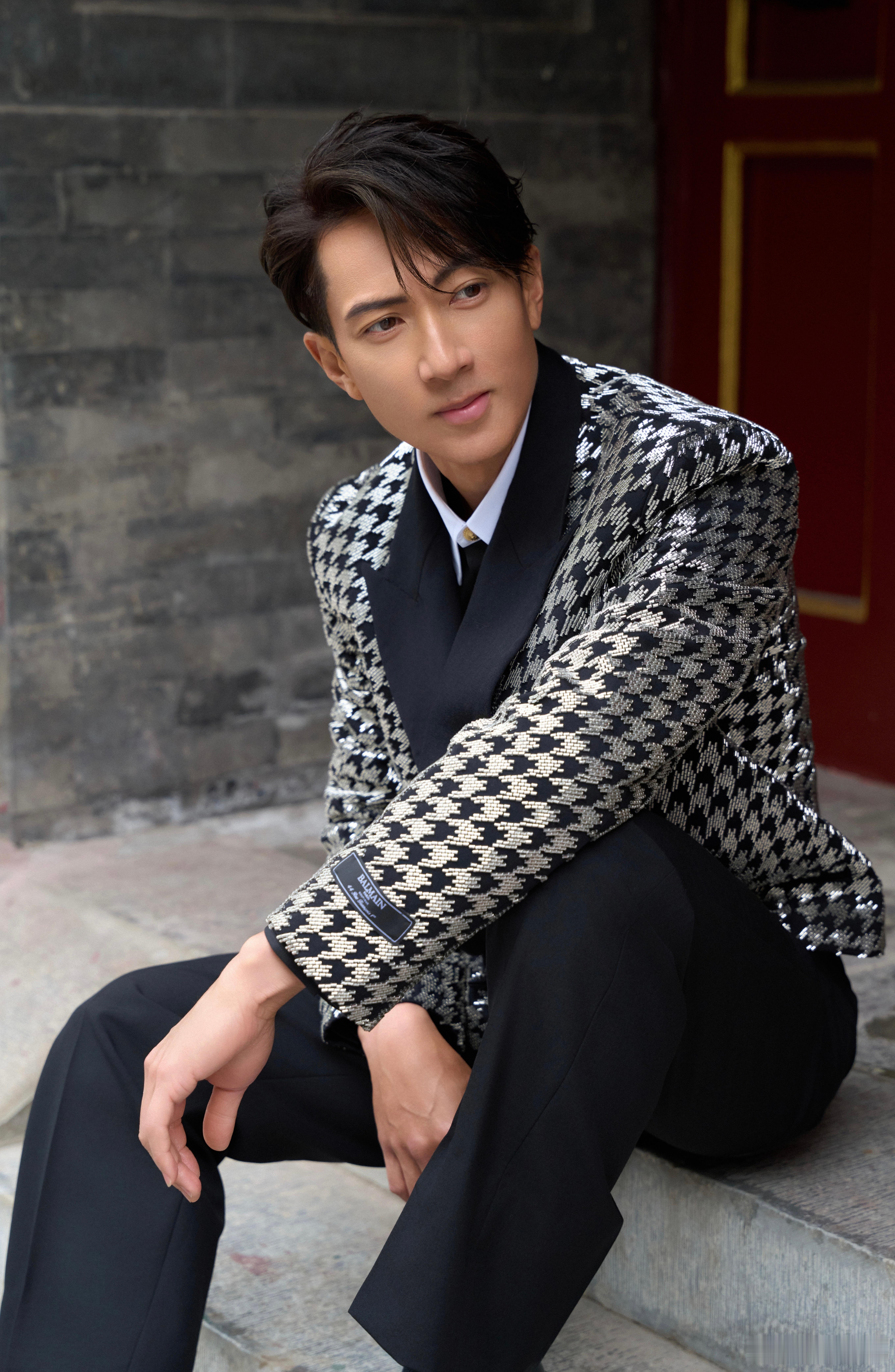 吴尊这么难替代吗 放眼娱乐圈，能二十年保持颜值不下滑的帅哥真不多，吴尊就是其中一