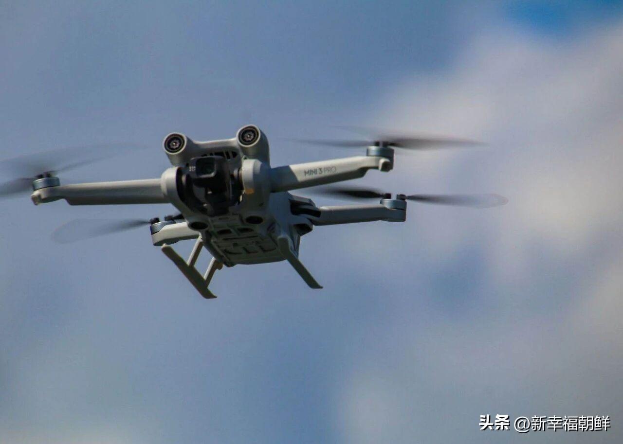 立陶宛空域击落无人机
立陶宛国防部长罗伯特斯・考纳斯周二通报：部署在北约东翼的意
