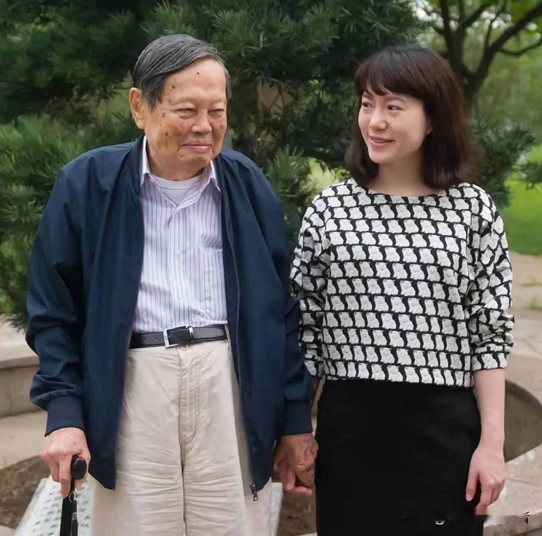 翁帆和杨振宁20年的陪伴，真的是踏踏实实的相守一生，杨振宁如今去世，翁帆也是最伤