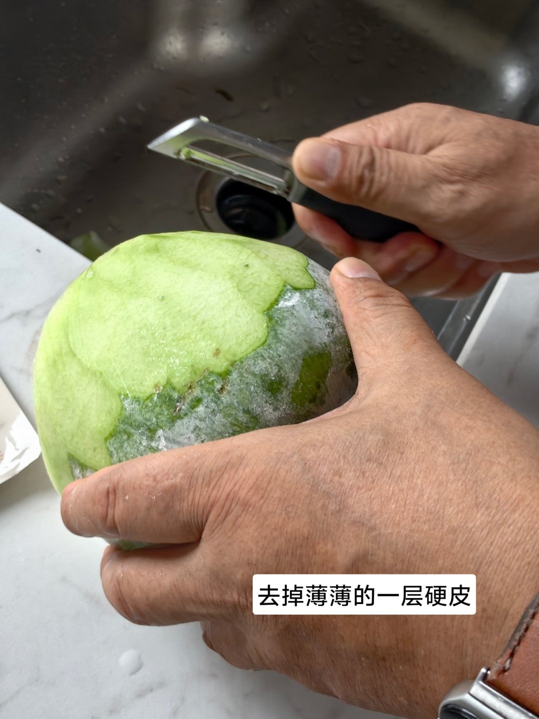 诱不诱人？惊不惊艳？你一定猜不到，这道菜出自🐓之手。这下明白了，厨艺好坏无关天
