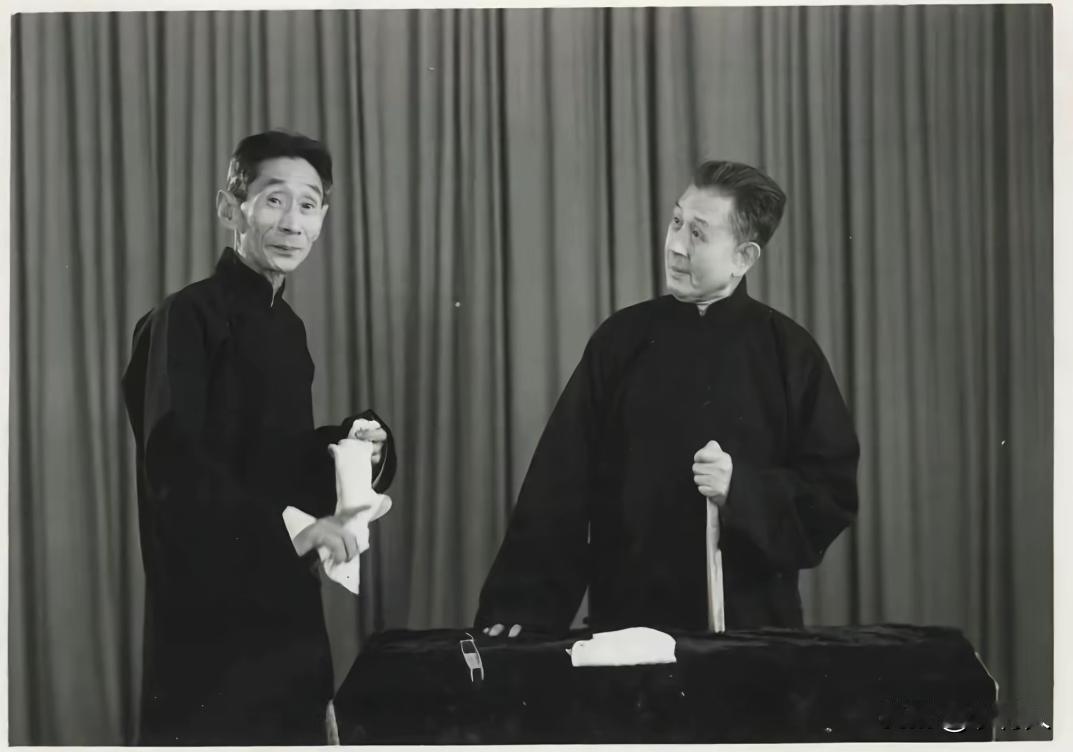 80年代初，马三立复出之后。王凤山专门为他捧哏，合作十几年，留下《卖猴》、《黄鹤