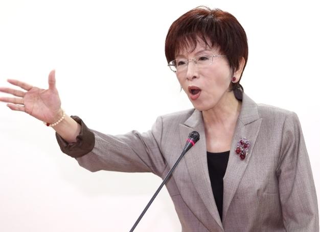 近日，洪秀柱一番铿锵直言引发两岸网友广泛热议，一针见血点出当下岛内部分政坛人物的