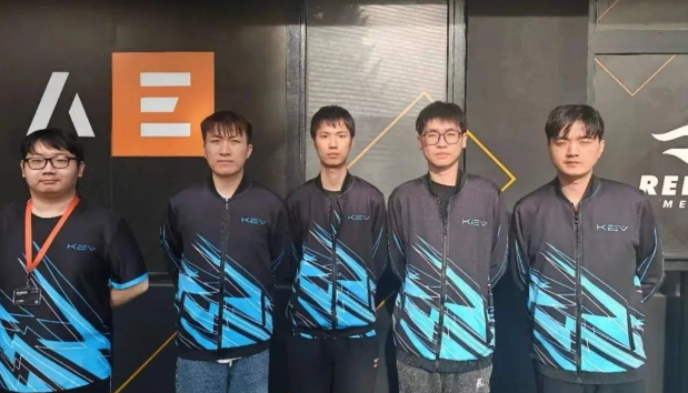 #Dota2##DOTA2[超话]# KEV昨晚被Nouns零封惨败。解说员AA