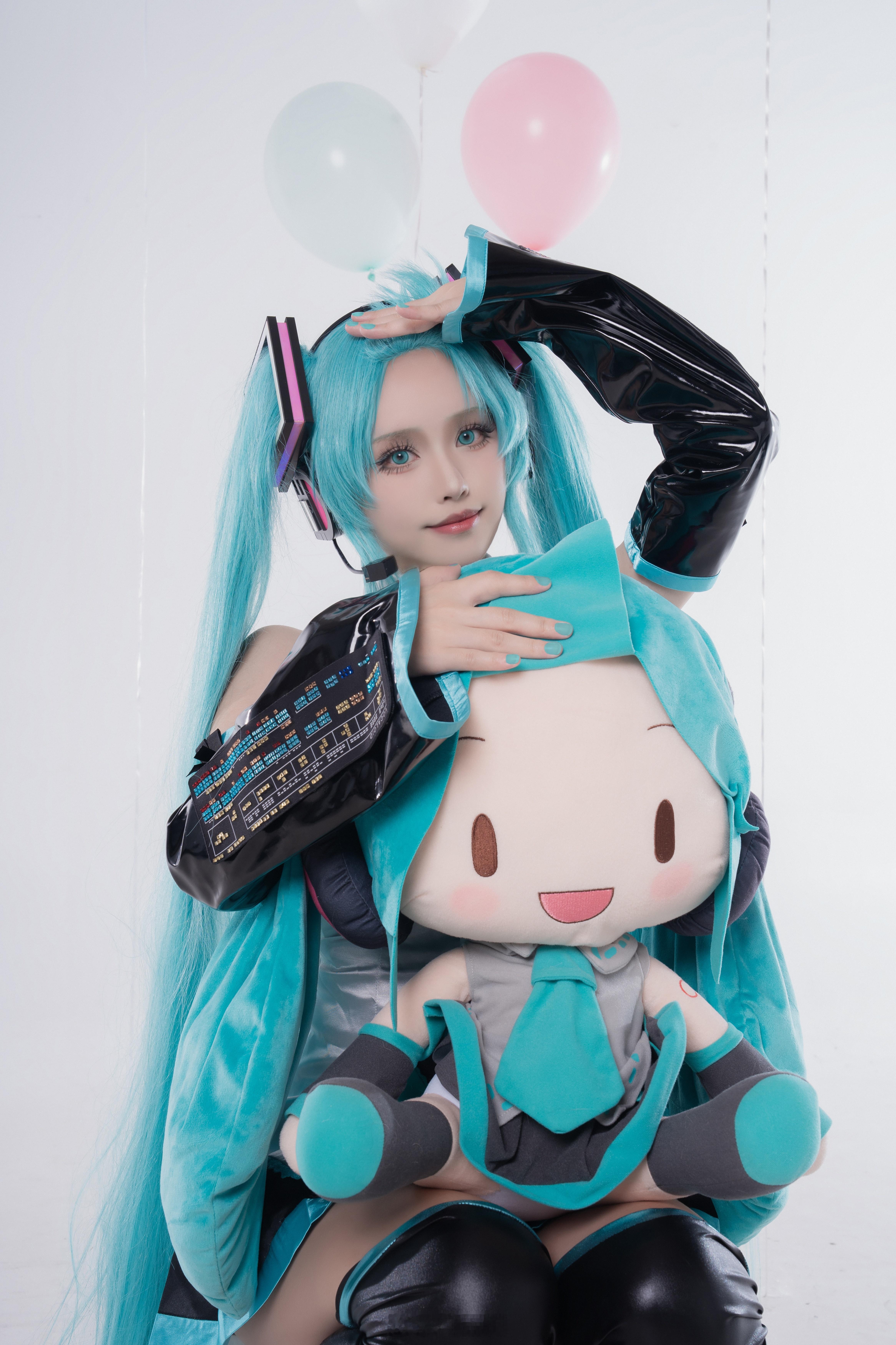 初音未来[超话]cosplay[超话] 挑几张本里最喜欢的图，弥补一下迟到的39