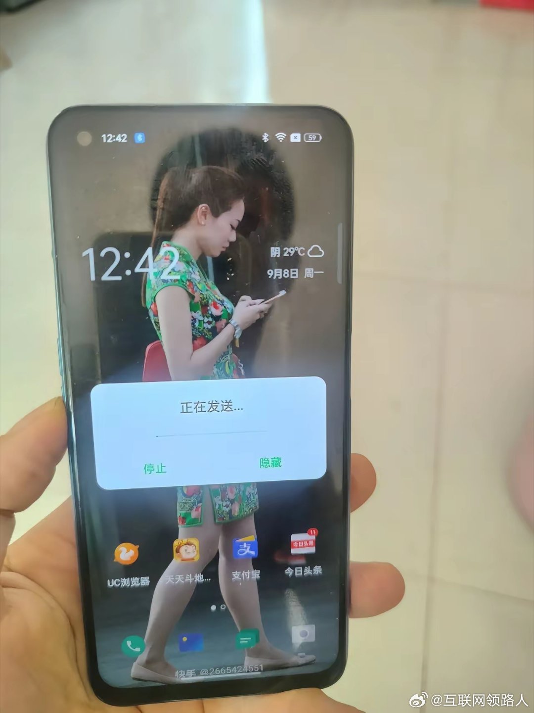 手机蓝牙真是一个没啥用的东西。那传输速度比蜗牛爬还慢，发一张3M的图片，得花四五