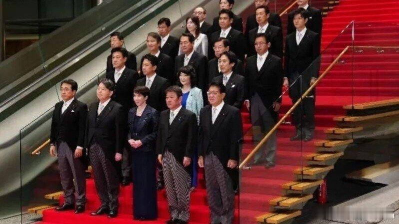 凤凰新闻【日本自民党多名高官曝出丑闻：政治资金被用于酒吧、夜总会消费】据新华社1