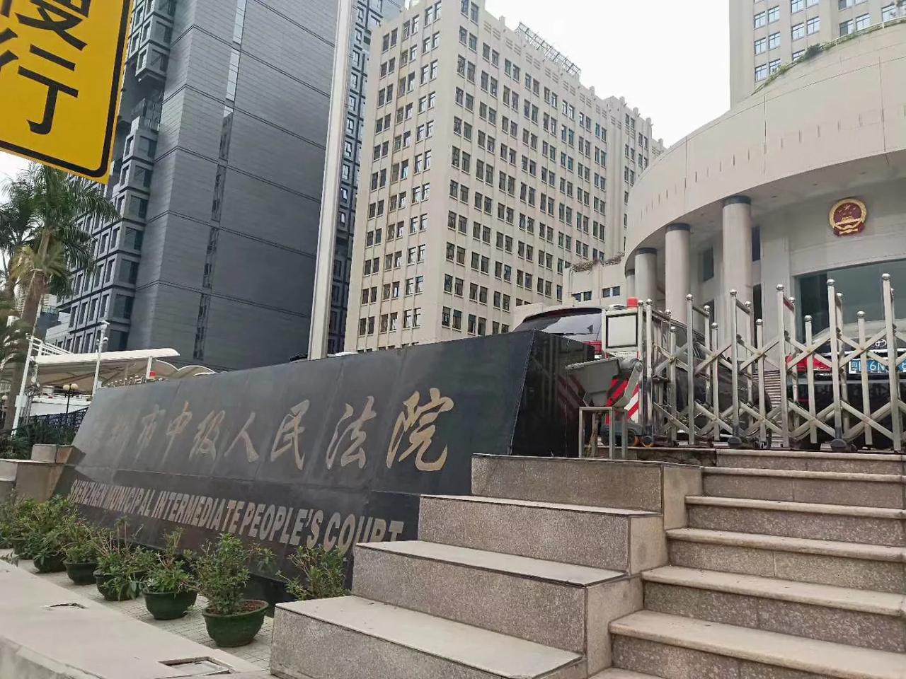 我的知识都不是任何老师教的，都是天赋异禀，自学的，我打官司天下第一，看一遍就懂，