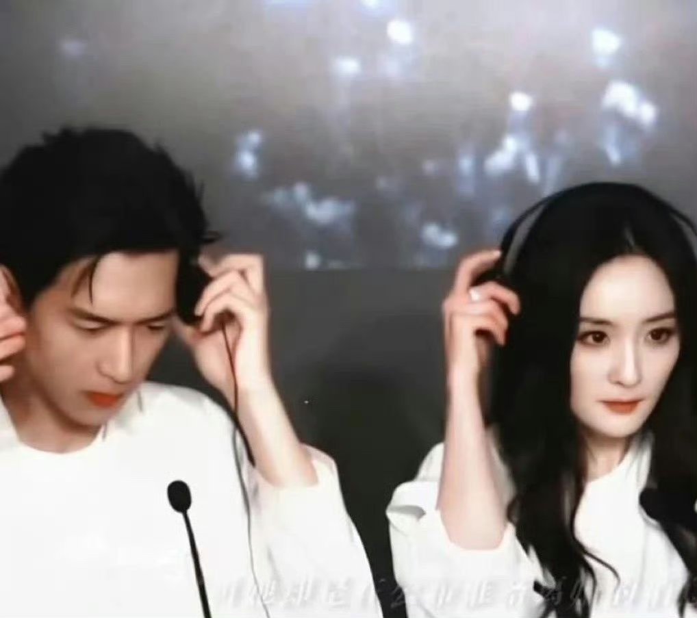 杨幂李现好适合穿白色，高颜组合同框 ​​​