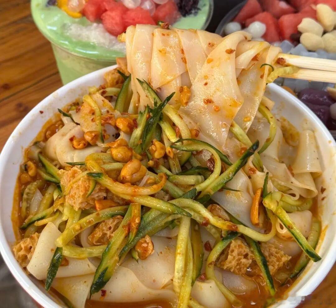 南阳夏日烟火小吃直接封神！本地人才懂的解暑美味合集✨荆芥凉面、唐河绿豆凉粉酸辣开