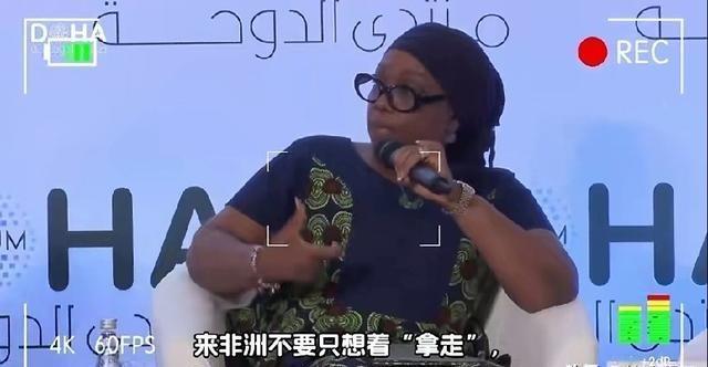 这位利比里亚的非洲高官在谈及中国援建时，警告不要带着索取的目的来非洲，且必须时刻