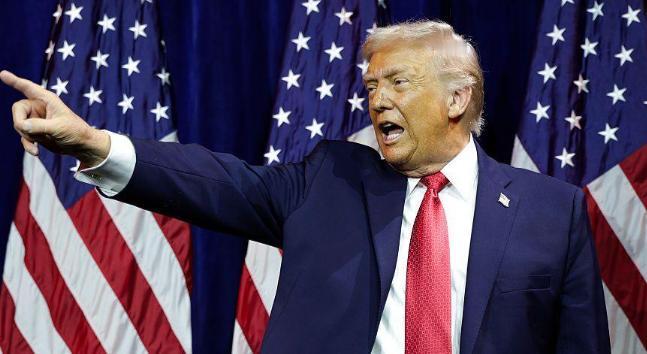 特朗普说伊朗连夜找上门，想谈判换和平。他刚听完军方打伊朗的计划，那边就来电话了，