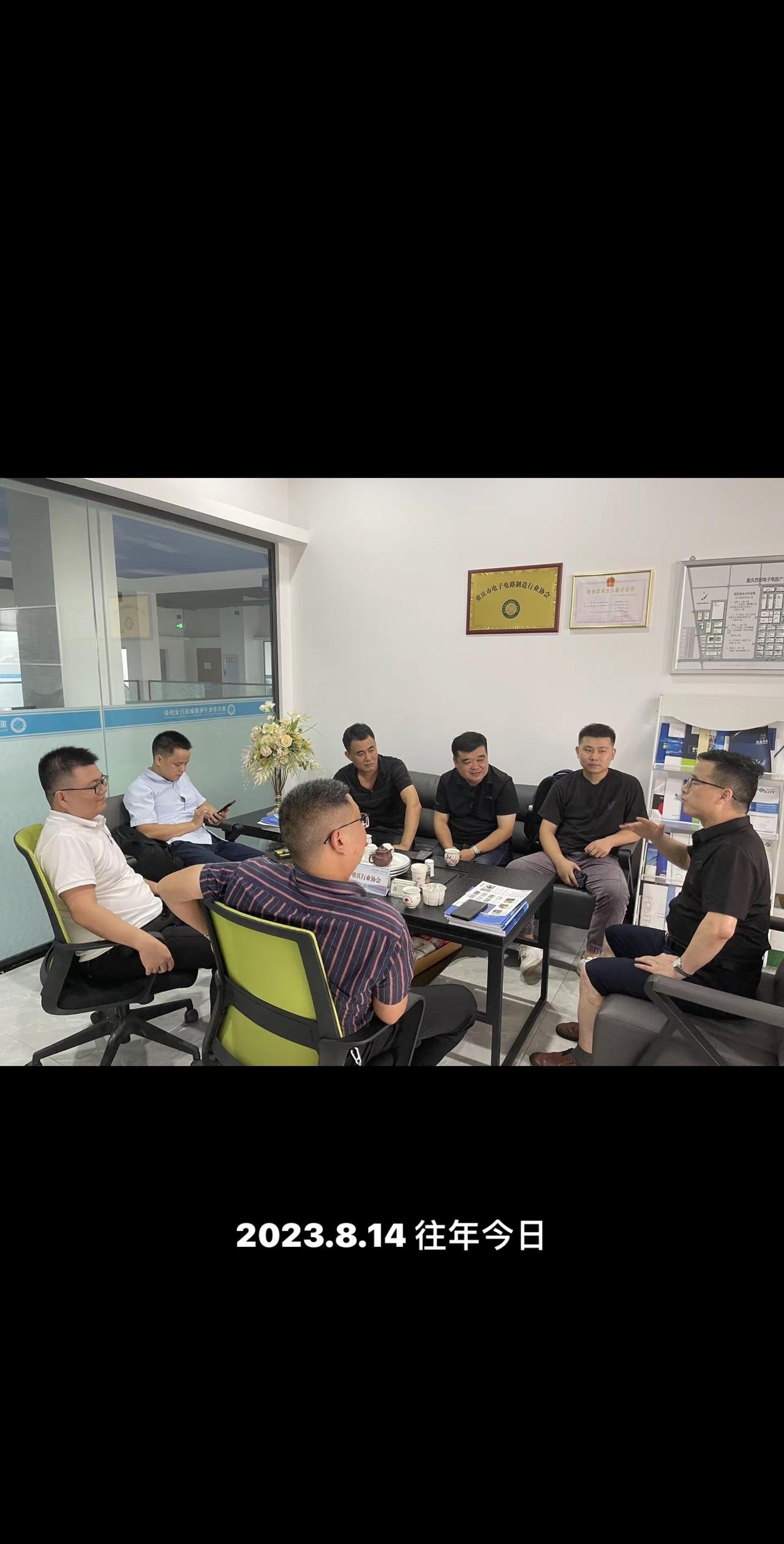 无论从事什么行业
只要做好两件事就够了
一个是专业，一个是人品
专业决定了你的存