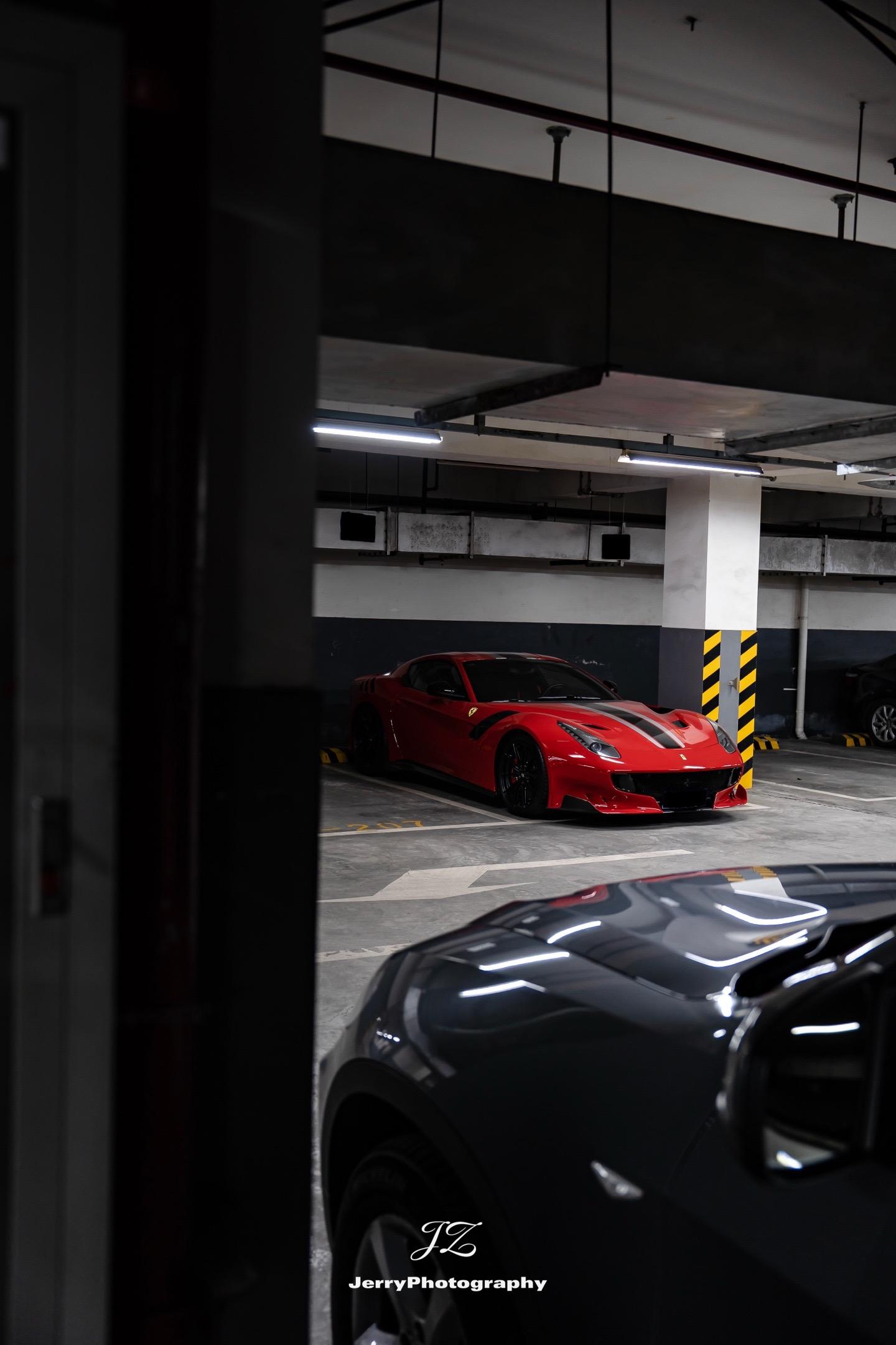 “Tour de France”Ferrari F12 TDF