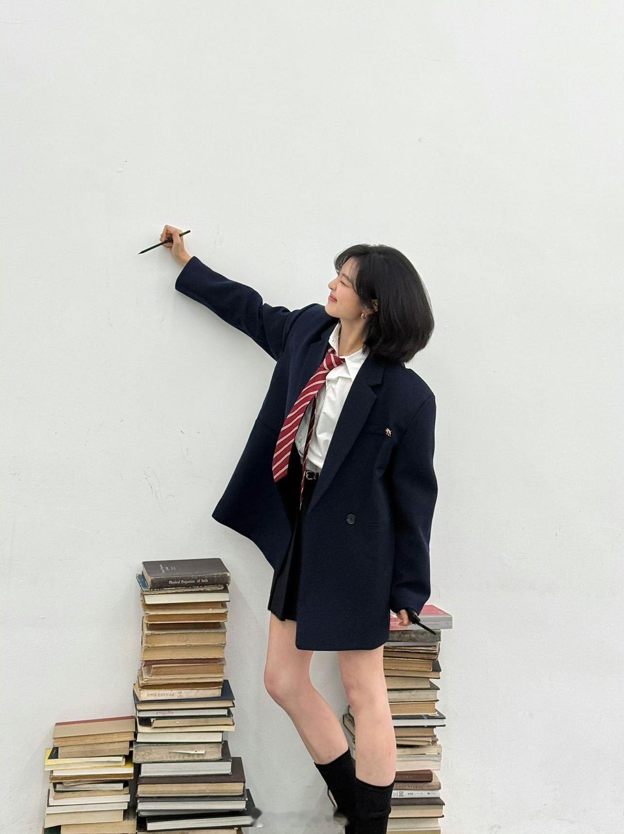 这就是我想要的美高学姐，青春洋溢的气息溢满屏幕，又美又帅谁会不爱啊！