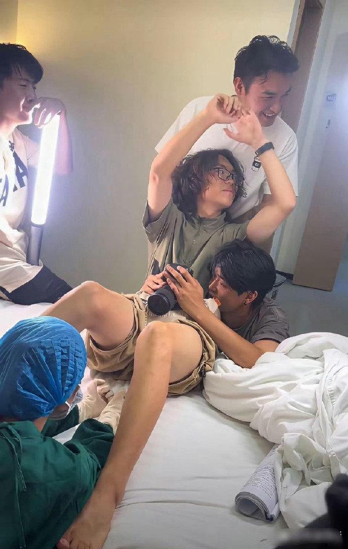 原来短剧里生孩子是这么拍的！借位拍摄太有意思，演员信念感真强
刷到一张短剧拍摄花