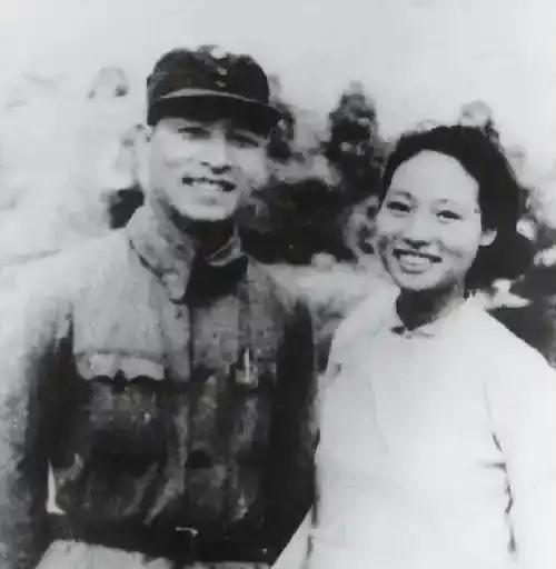 1948年，林颖改嫁了，她是彭雪枫的遗孀，身带烈士之子。她嫁给了马列，一个不符合