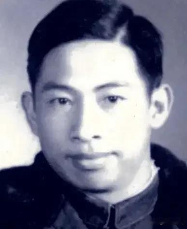 1955年，军官陈济棠看上了戏子莫秀英，得知她身上有两处特别，认为她旺夫益子，赶