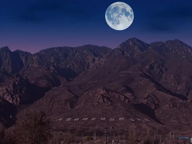 看到“月落西山大地暗”这个上联，我脑海里立马浮现出“日出东海满天明”这句下联。上