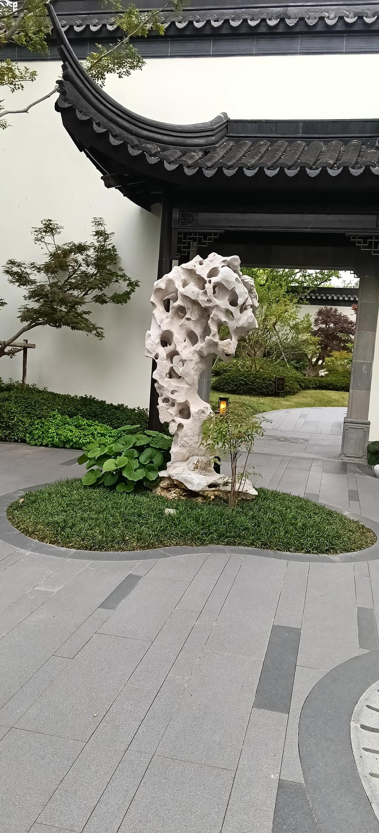 /向前，日子顺遂无忧，所有期待都能如期实现。