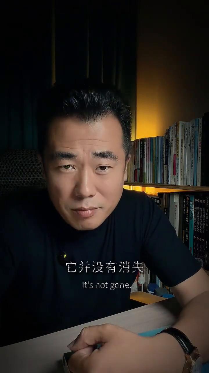 相遇意义。
其实很多时候，相遇的意义从来不是永远在一起，而是有人曾经把你从孤单里