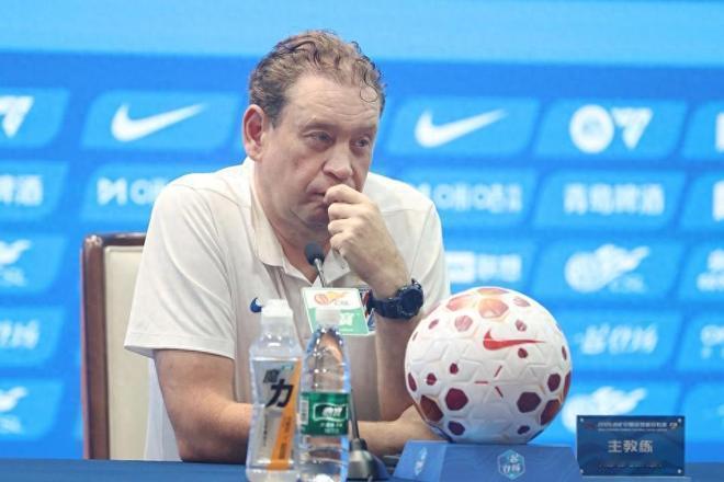 韩国足协会不会考虑斯卢茨基？冲击亚洲杯冠军！我们看到斯卢茨基离开申花后直接回了俄