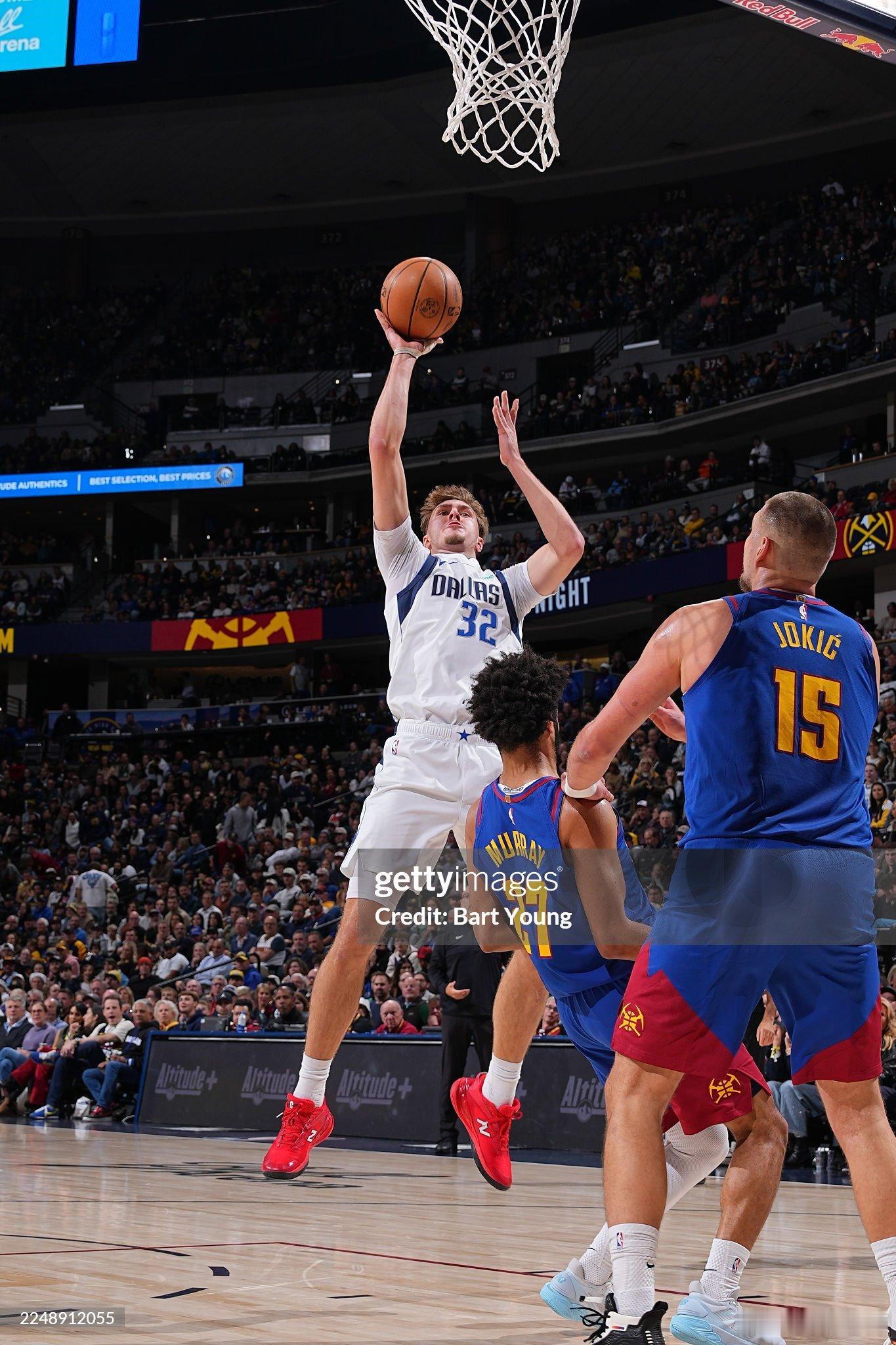 MFFL 今天弗拉格得到24分8篮板2助攻2抢断1盖帽，投篮19投10中，三分3