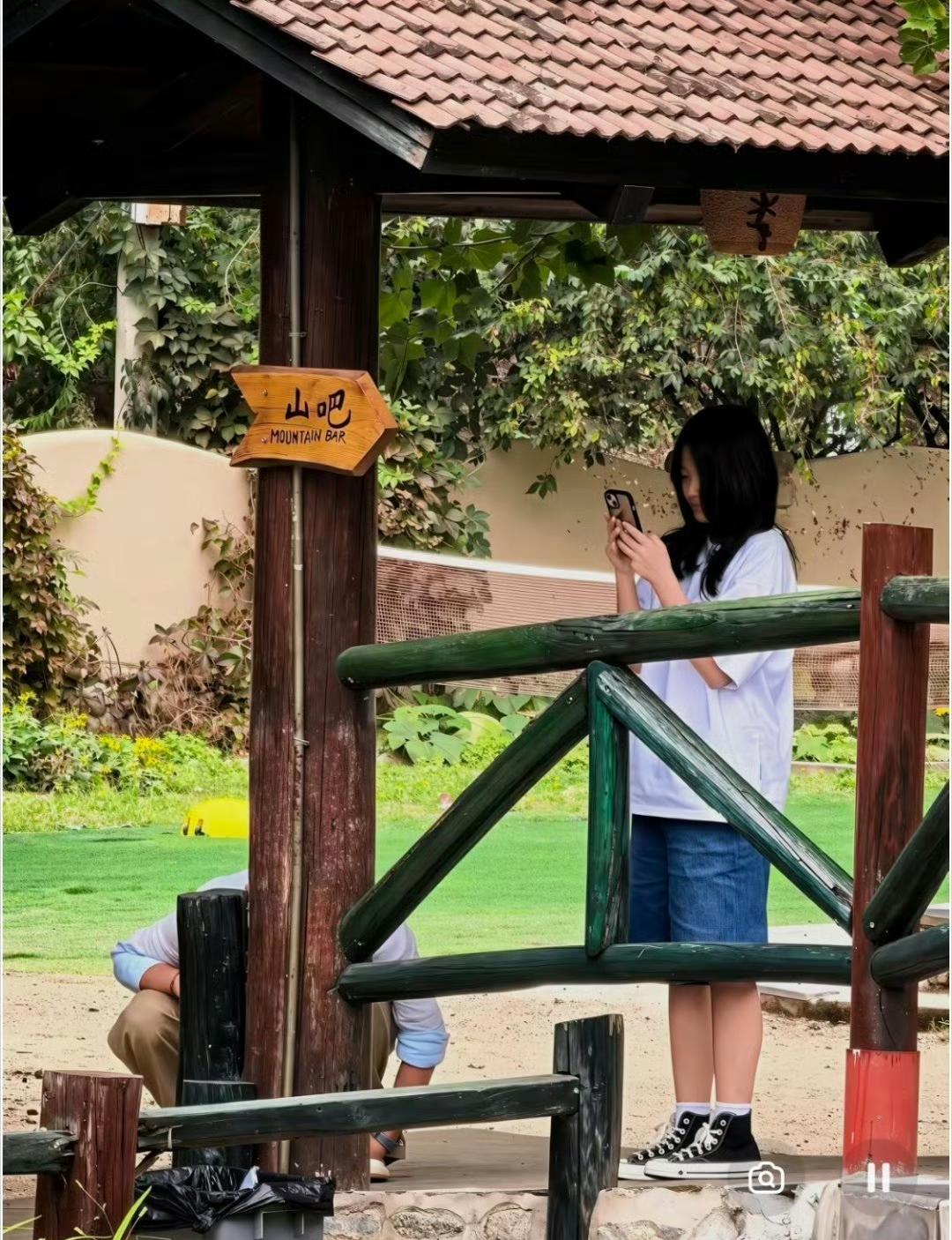 其实不想让孩子曝光，
汪小菲可以有个办法，
起诉一次偶遇路人就行了。

大S生前