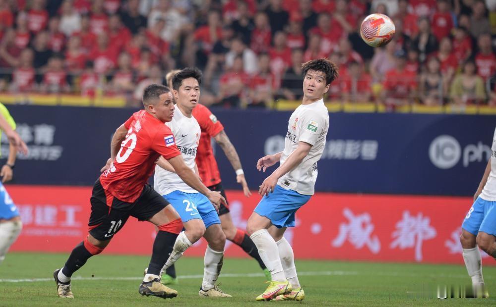 成都蓉城7-0大胜青岛西海岸
北京时间5月26日，中超第14轮，成都蓉城主场迎战